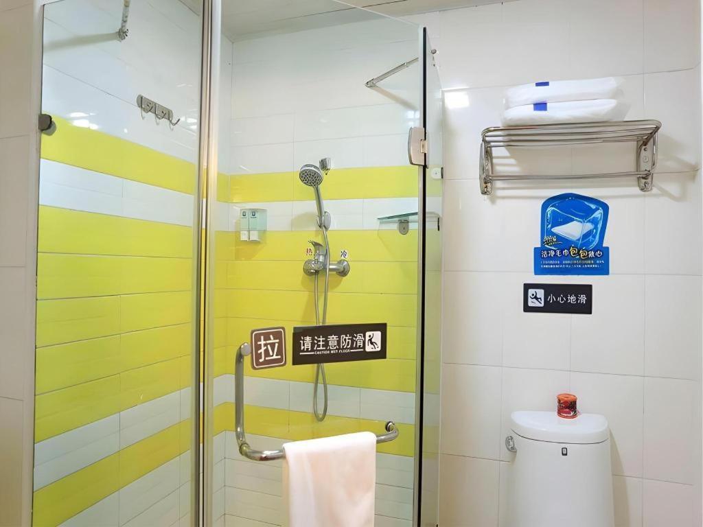 7 Days Inn Luzhou Commercial Pedestrian Street Center Luaran gambar
